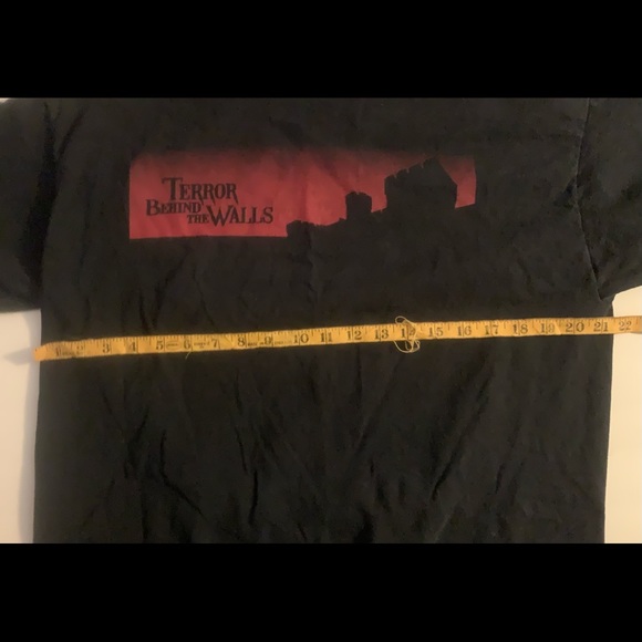 Terror behind the walls graphic T-shirt haunted house Halloween - Picture 4 of 4